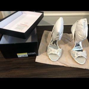 Badgley Mishcka Carter Soft White NWT